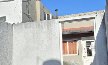 VENTA CASA 4 AMB C/ DEPTO INCLUIDO 3 AMB MORON!!