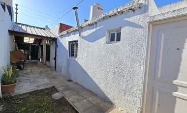 VENTA CASA 4 AMB C/ DEPTO INCLUIDO 3 AMB MORON!!