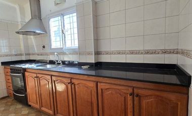 VENTA CASA 4 AMB C/ DEPTO INCLUIDO 3 AMB MORON!!