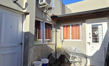 VENTA CASA 4 AMB C/ DEPTO INCLUIDO 3 AMB MORON!!