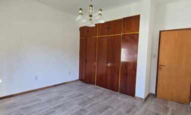 VENTA CASA 4 AMB C/ DEPTO INCLUIDO 3 AMB MORON!!