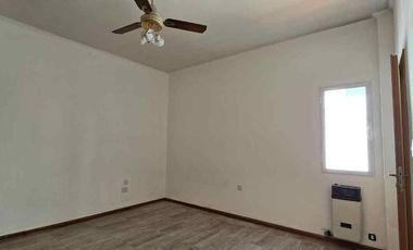 VENTA CASA 4 AMB C/ DEPTO INCLUIDO 3 AMB MORON!!