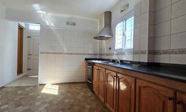VENTA CASA 4 AMB C/ DEPTO INCLUIDO 3 AMB MORON!!