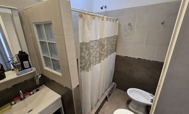 VENTA CASA 4 AMB C/ DEPTO INCLUIDO 3 AMB MORON!!