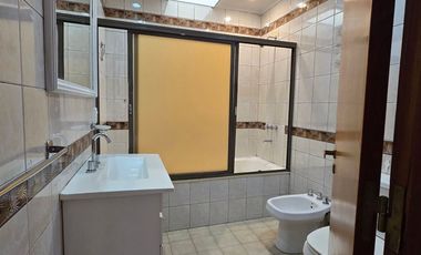 VENTA CASA 4 AMB C/ DEPTO INCLUIDO 3 AMB MORON!!