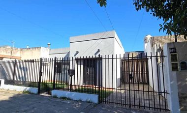 VENTA CASA 4 AMB C/ DEPTO INCLUIDO 3 AMB MORON!!