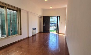 VENTA CASA 4 AMB C/ DEPTO INCLUIDO 3 AMB MORON!!