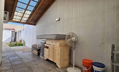 VENTA CASA 4 AMB C/ DEPTO INCLUIDO 3 AMB MORON!!