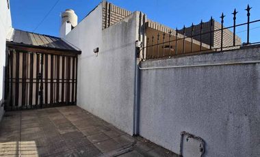 VENTA CASA 4 AMB C/ DEPTO INCLUIDO 3 AMB MORON!!