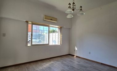 VENTA CASA 4 AMB C/ DEPTO INCLUIDO 3 AMB MORON!!