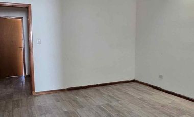 VENTA CASA 4 AMB C/ DEPTO INCLUIDO 3 AMB MORON!!