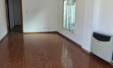 VENTA CASA 4 AMB C/ DEPTO INCLUIDO 3 AMB MORON!!