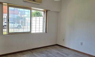 VENTA CASA 4 AMB C/ DEPTO INCLUIDO 3 AMB MORON!!