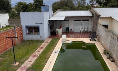 CASA EN VENTA EN PEHUAJO CON QUINCHO Y PILETA