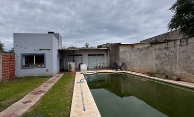 CASA EN VENTA EN PEHUAJO CON QUINCHO Y PILETA