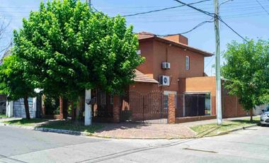 CASA EN VENTA EN ALEJANDRO KORN  CON COCHERA