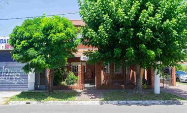 CASA EN VENTA EN ALEJANDRO KORN  CON COCHERA