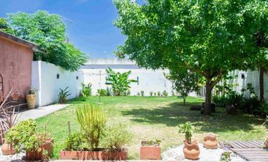 CASA EN VENTA EN ALEJANDRO KORN  CON COCHERA