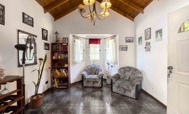 CASA EN VENTA EN ALEJANDRO KORN  CON COCHERA