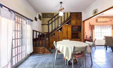 CASA EN VENTA EN ALEJANDRO KORN  CON COCHERA