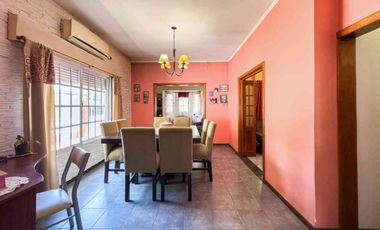 CASA EN VENTA EN ALEJANDRO KORN  CON COCHERA