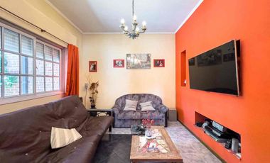 CASA EN VENTA EN ALEJANDRO KORN  CON COCHERA