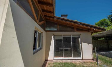 CASA DE UN DORMITORIO VENTA VILLA ELISA CON PARQUE