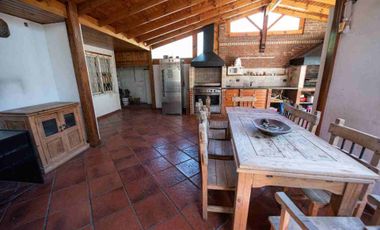 CASA DE UN DORMITORIO VENTA VILLA ELISA CON PARQUE