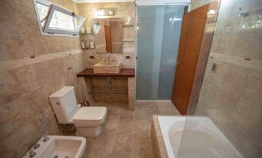 CASA DE UN DORMITORIO VENTA VILLA ELISA CON PARQUE