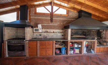 CASA DE UN DORMITORIO VENTA VILLA ELISA CON PARQUE