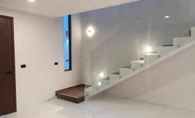 Casa en venta en Monte Magno: 4 habitaciones y jardín con mas de 50 m2