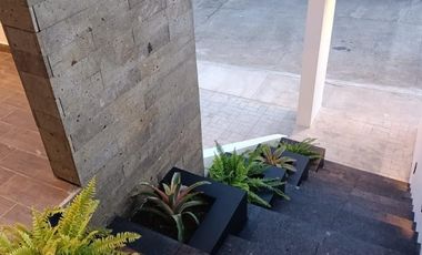 Casa en venta en Monte Magno: 4 habitaciones y jardín con mas de 50 m2