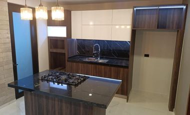 Casa en venta en Monte Magno: 4 habitaciones y jardín con mas de 50 m2