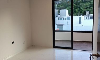 Casa en venta en Monte Magno: 4 habitaciones y jardín con mas de 50 m2