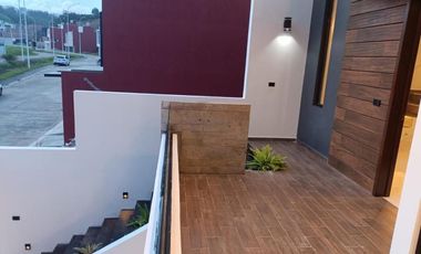 Casa en venta en Monte Magno: 4 habitaciones y jardín con mas de 50 m2