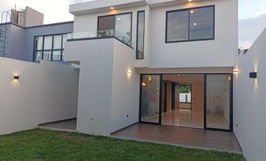 Casa en venta en Monte Magno: 4 habitaciones y jardín con mas de 50 m2