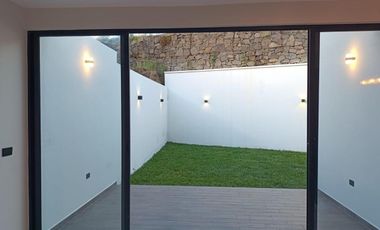 Casa en venta en Monte Magno: 4 habitaciones y jardín con mas de 50 m2