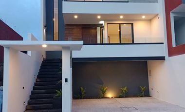 Casa en venta en Monte Magno: 4 habitaciones y jardín con mas de 50 m2