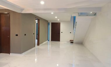 Casa en venta en Monte Magno: 4 habitaciones y jardín con mas de 50 m2