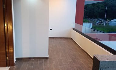 Casa en venta en Monte Magno: 4 habitaciones y jardín con mas de 50 m2