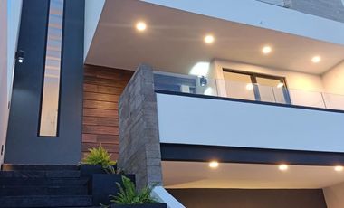 Casa en venta en Monte Magno: 4 habitaciones y jardín con mas de 50 m2