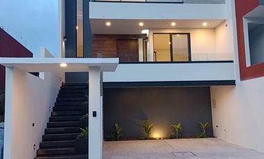 Casa en venta en Monte Magno: 4 habitaciones y jardín con mas de 50 m2