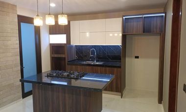 Casa en venta en Monte Magno: 4 habitaciones y jardín con mas de 50 m2