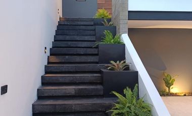 Casa en venta en Monte Magno: 4 habitaciones y jardín con mas de 50 m2