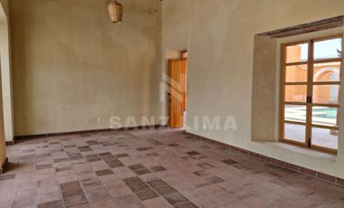 Urquijo Residencial: Casa Torrijo, luminoso, moderno y comodo hogar.