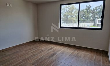 Urquijo Residencial: Casa Torrijo, luminoso, moderno y comodo hogar.