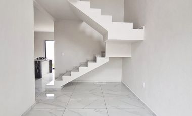 Venta de Casa de 2 Recámaras, 2 Plantas en Montellano2, Villa de Álvarez Colima