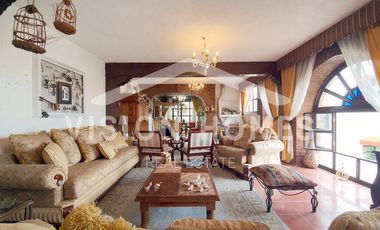 CASA EN VENTA  con vista panorámica y seguridad