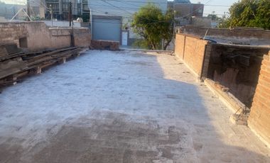CASA CON TERRENO EXCEDENTE EN VENTA EN ZONA CENTRO