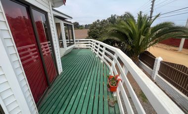 CASA ESTILO NORDICA EL QUISCO NORTE AMOBLADA